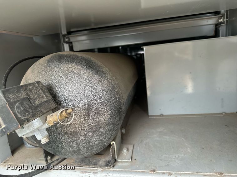 image for item MQ9524 2002 Ford F450 Super Duty  bucket truck