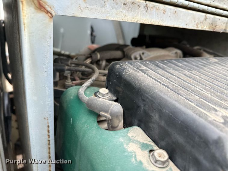 image for item MQ9524 2002 Ford F450 Super Duty  bucket truck