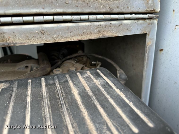 image for item MQ9524 2002 Ford F450 Super Duty  bucket truck