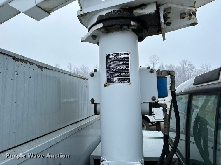 image for item MQ9524 2002 Ford F450 Super Duty  bucket truck