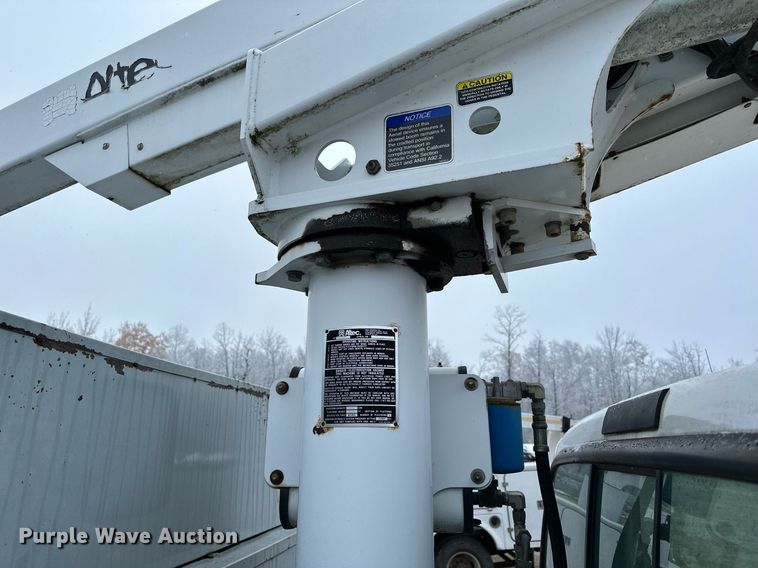 image for item MQ9524 2002 Ford F450 Super Duty  bucket truck