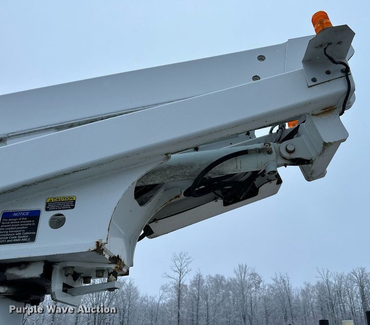 image for item MQ9524 2002 Ford F450 Super Duty  bucket truck