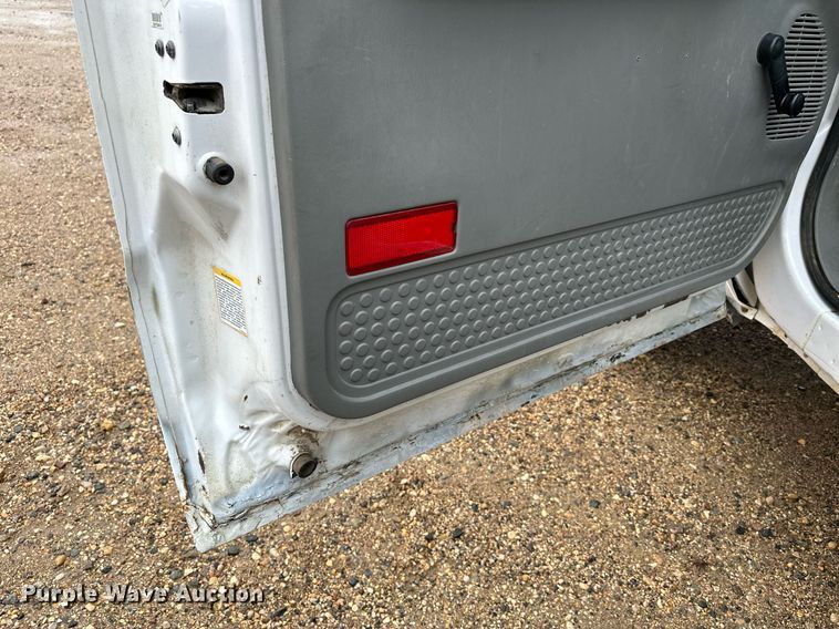 image for item MQ9524 2002 Ford F450 Super Duty  bucket truck