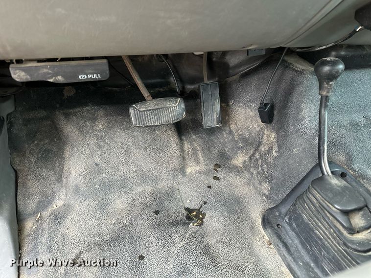 image for item MQ9524 2002 Ford F450 Super Duty  bucket truck