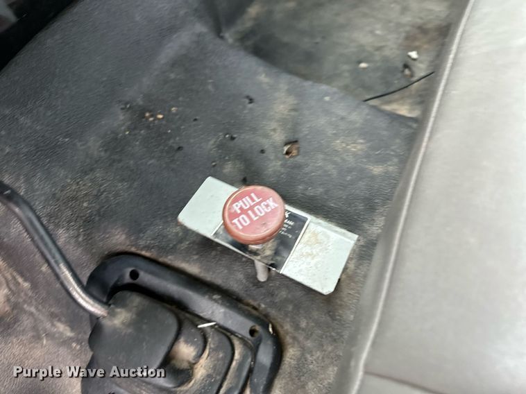 image for item MQ9524 2002 Ford F450 Super Duty  bucket truck