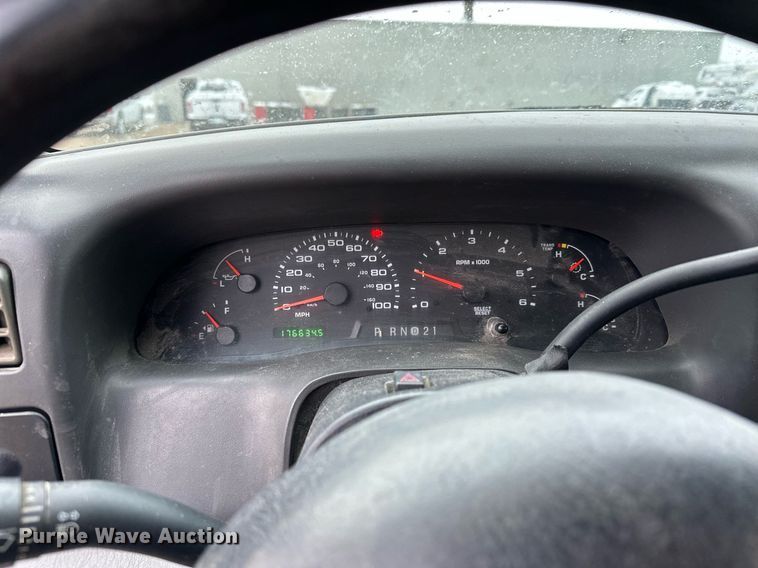 image for item MQ9524 2002 Ford F450 Super Duty  bucket truck