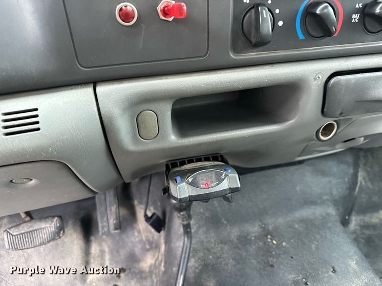 image for item MQ9524 2002 Ford F450 Super Duty  bucket truck