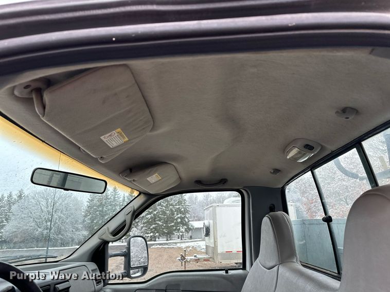 image for item MQ9524 2002 Ford F450 Super Duty  bucket truck