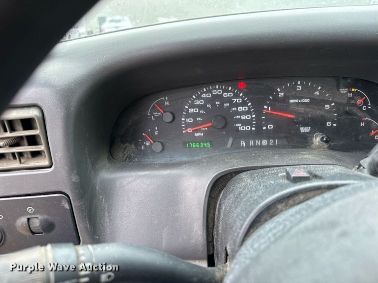 image for item MQ9524 2002 Ford F450 Super Duty  bucket truck