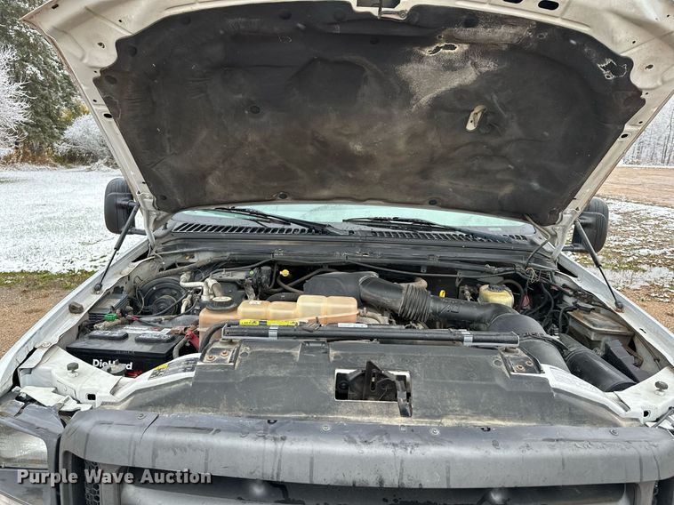 image for item MQ9524 2002 Ford F450 Super Duty  bucket truck