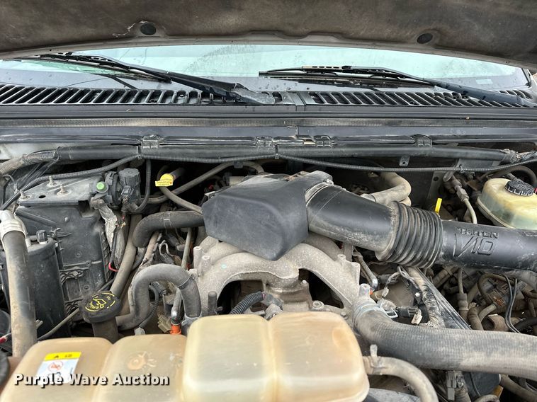 image for item MQ9524 2002 Ford F450 Super Duty  bucket truck