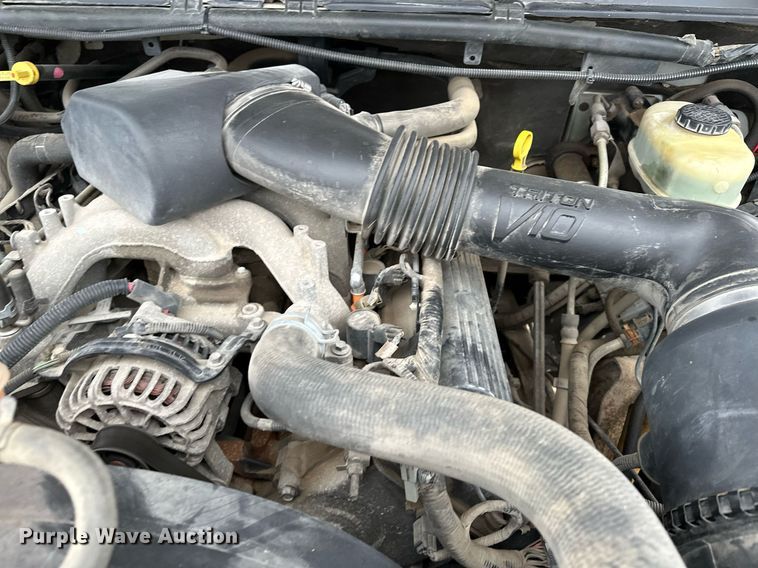 image for item MQ9524 2002 Ford F450 Super Duty  bucket truck