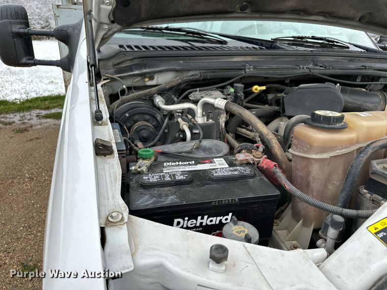 image for item MQ9524 2002 Ford F450 Super Duty  bucket truck