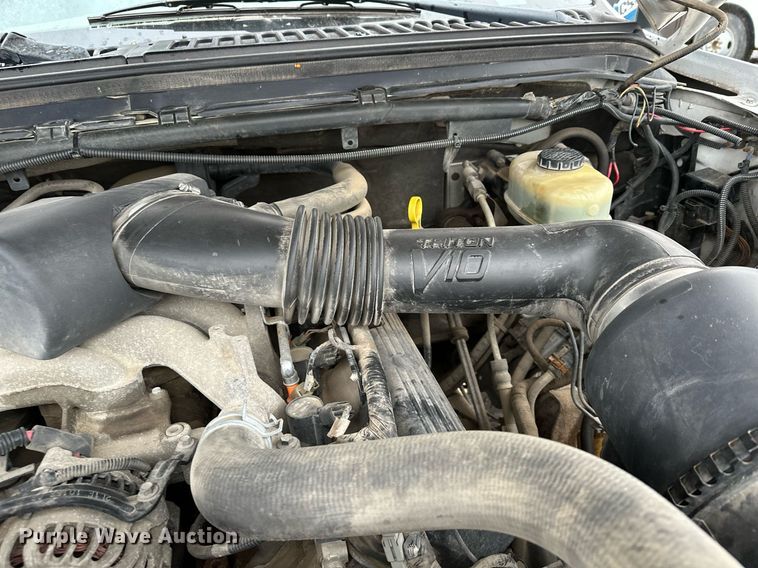 image for item MQ9524 2002 Ford F450 Super Duty  bucket truck