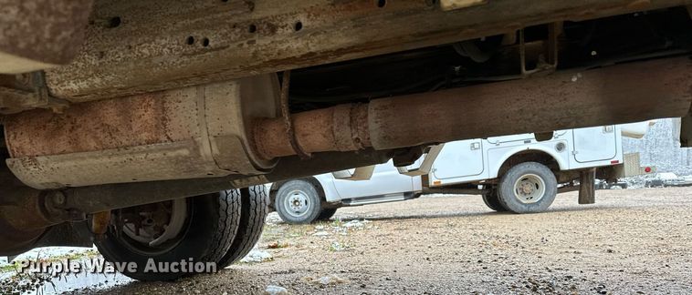 image for item MQ9524 2002 Ford F450 Super Duty  bucket truck