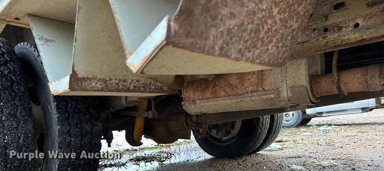 image for item MQ9524 2002 Ford F450 Super Duty  bucket truck