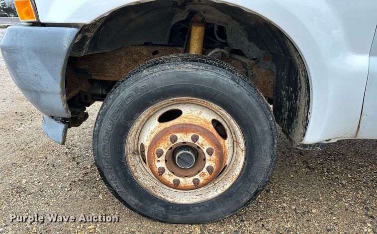 image for item MQ9524 2002 Ford F450 Super Duty  bucket truck