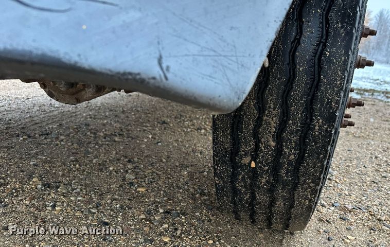 image for item MQ9524 2002 Ford F450 Super Duty  bucket truck