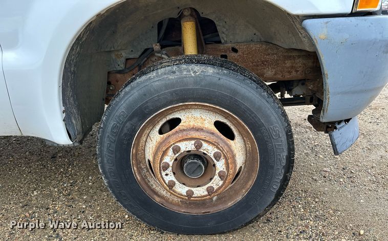 image for item MQ9524 2002 Ford F450 Super Duty  bucket truck