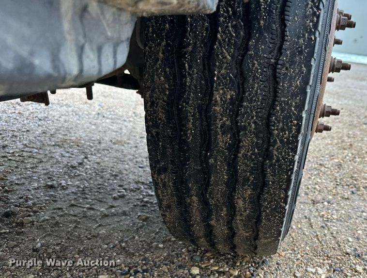 image for item MQ9524 2002 Ford F450 Super Duty  bucket truck