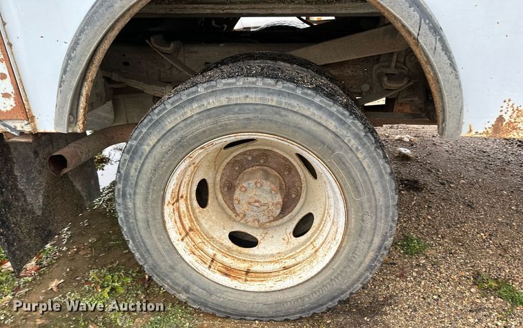 image for item MQ9524 2002 Ford F450 Super Duty  bucket truck