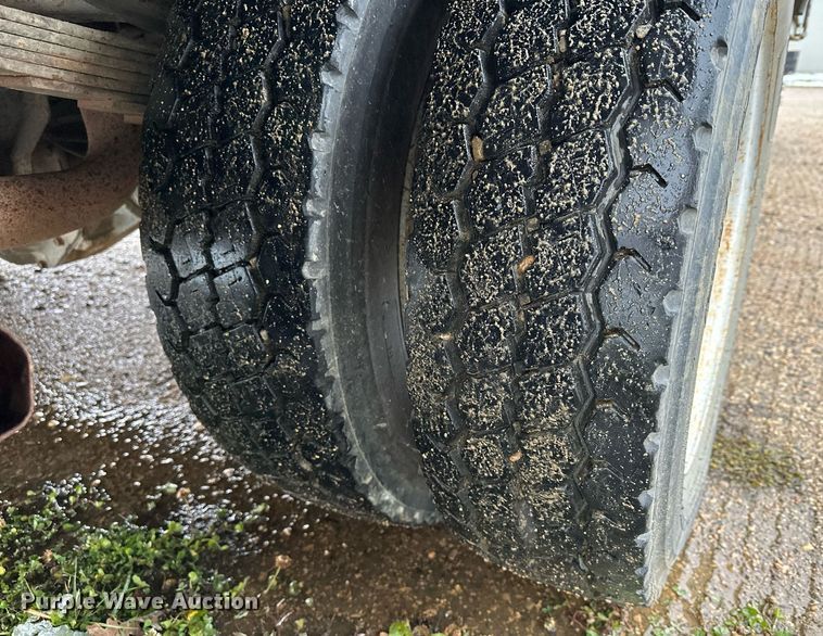 image for item MQ9524 2002 Ford F450 Super Duty  bucket truck