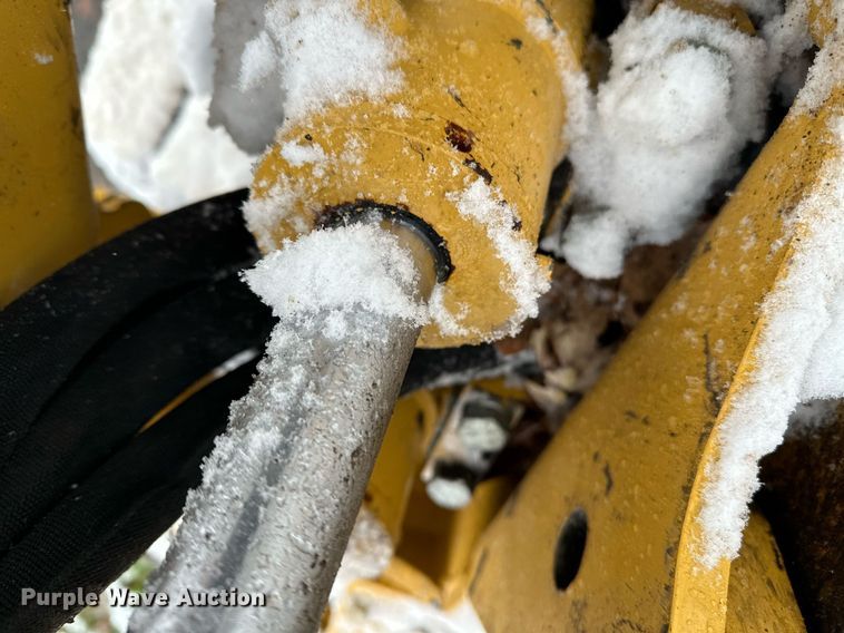 image for item MQ9525 2017 Vermeer B550  backhoe attachment