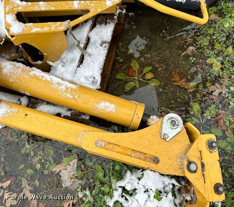 image for item MQ9525 2017 Vermeer B550  backhoe attachment