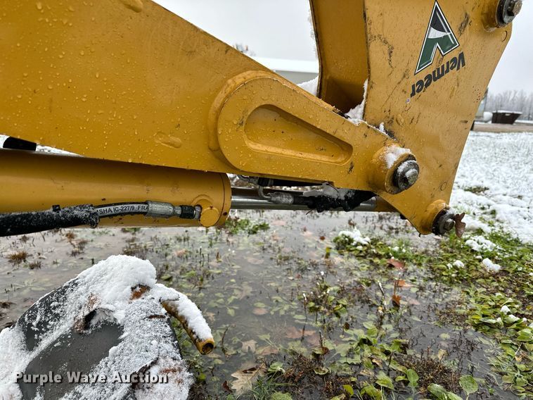 image for item MQ9525 2017 Vermeer B550  backhoe attachment