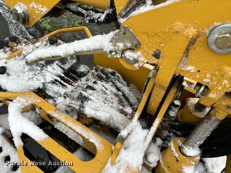 image for item MQ9525 2017 Vermeer B550  backhoe attachment
