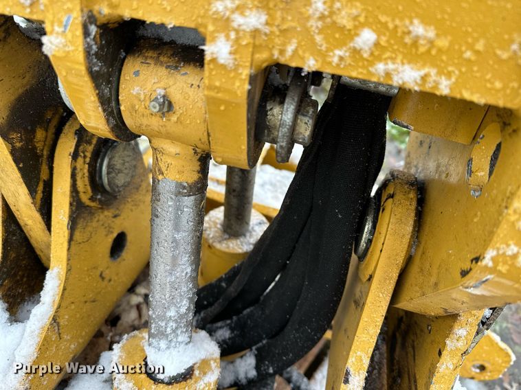 image for item MQ9525 2017 Vermeer B550  backhoe attachment