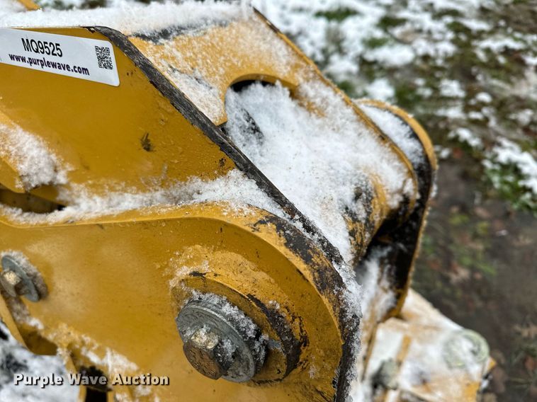 image for item MQ9525 2017 Vermeer B550  backhoe attachment