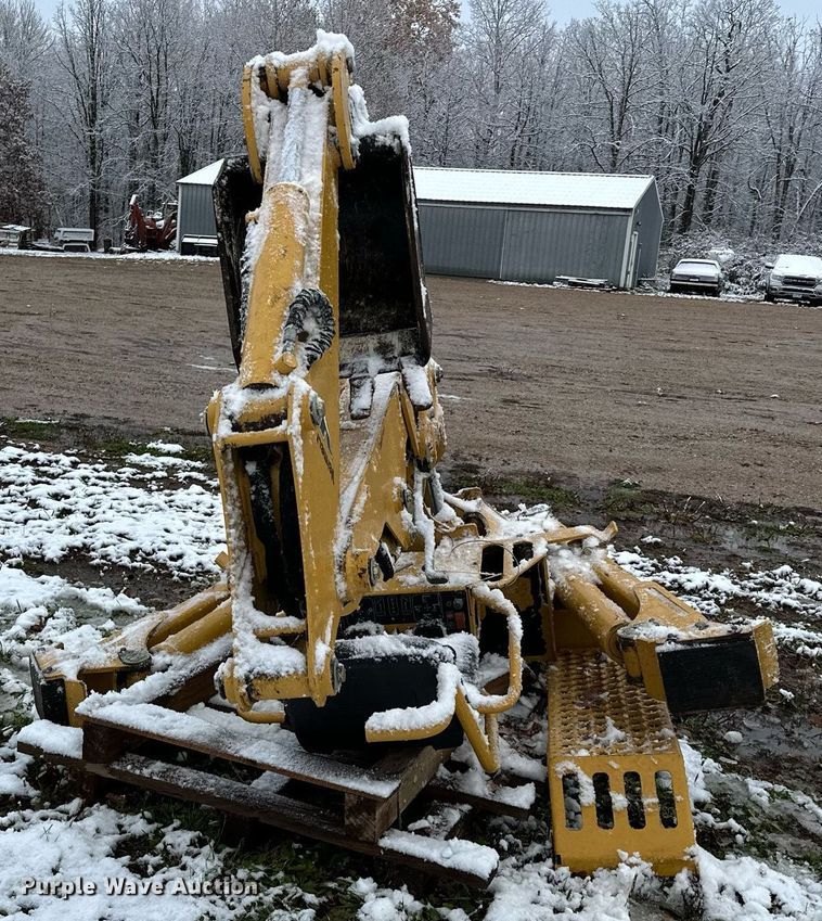 image for item MQ9526 2013 Vermeer B550  backhoe attachment