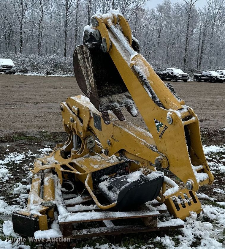 image for item MQ9526 2013 Vermeer B550  backhoe attachment