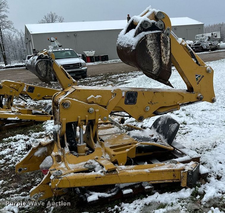 image for item MQ9526 2013 Vermeer B550  backhoe attachment