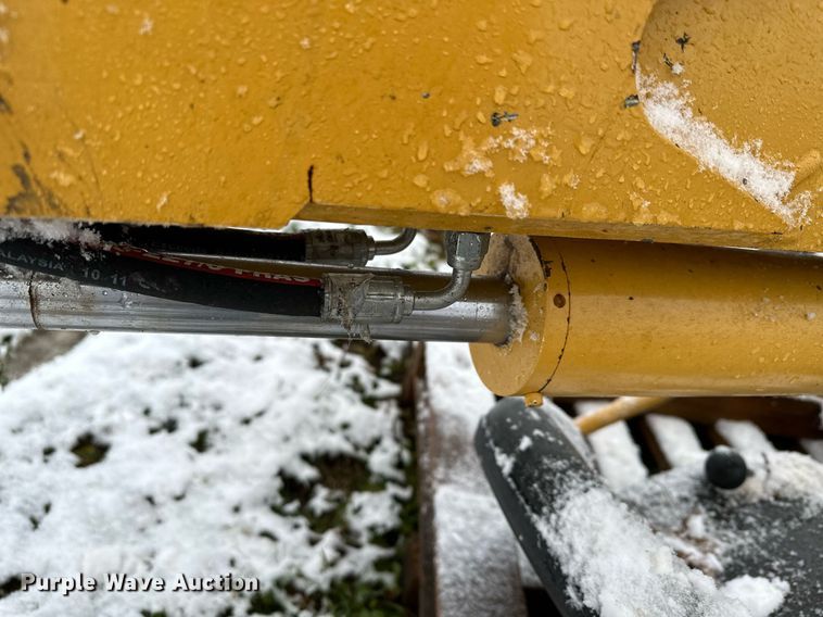 image for item MQ9526 2013 Vermeer B550  backhoe attachment