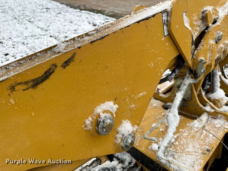 image for item MQ9526 2013 Vermeer B550  backhoe attachment