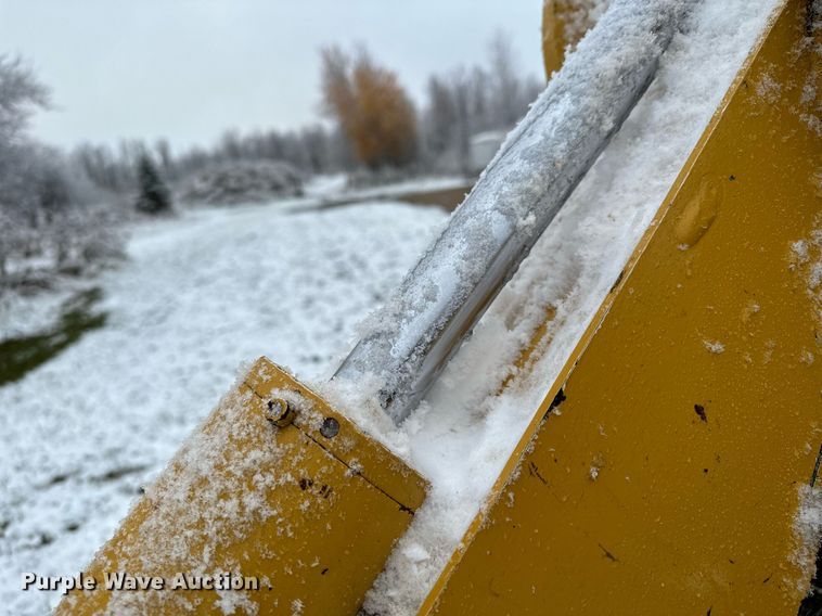 image for item MQ9526 2013 Vermeer B550  backhoe attachment