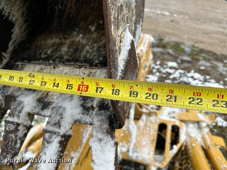 image for item MQ9526 2013 Vermeer B550  backhoe attachment