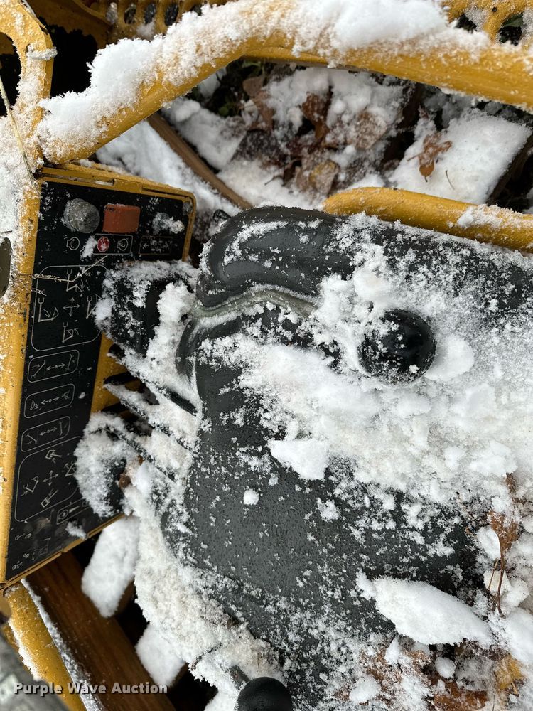 image for item MQ9526 2013 Vermeer B550  backhoe attachment