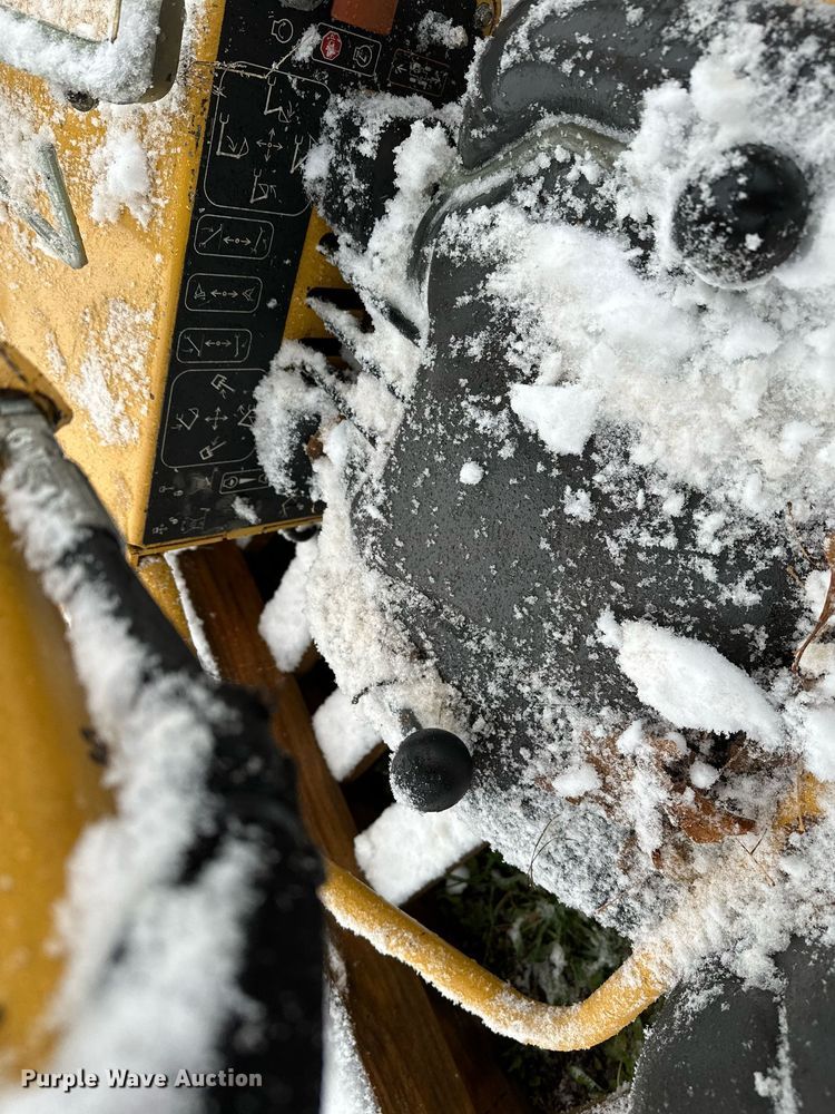 image for item MQ9526 2013 Vermeer B550  backhoe attachment