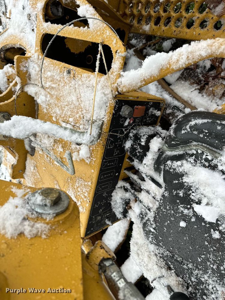 image for item MQ9526 2013 Vermeer B550  backhoe attachment