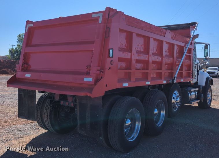 image for item MX9460 2005 Mack CV Granite  dump truck