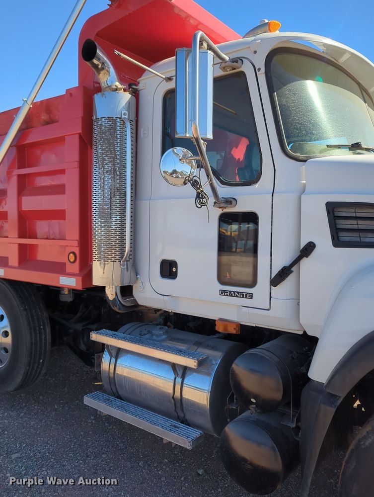 image for item MX9460 2005 Mack CV Granite  dump truck