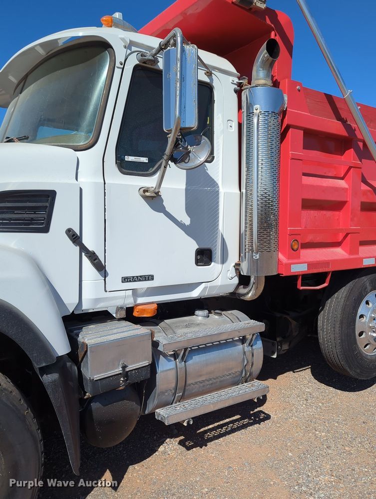image for item MX9460 2005 Mack CV Granite  dump truck