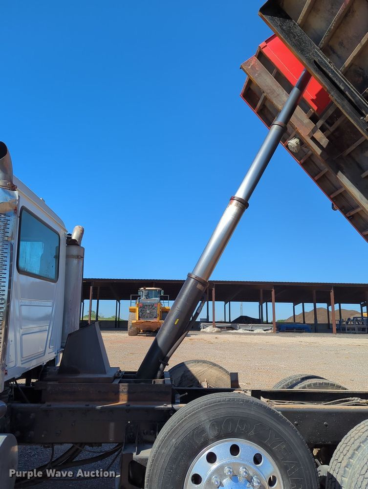 image for item MX9460 2005 Mack CV Granite  dump truck