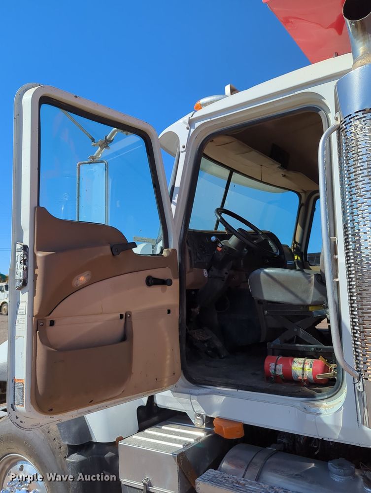 image for item MX9460 2005 Mack CV Granite  dump truck