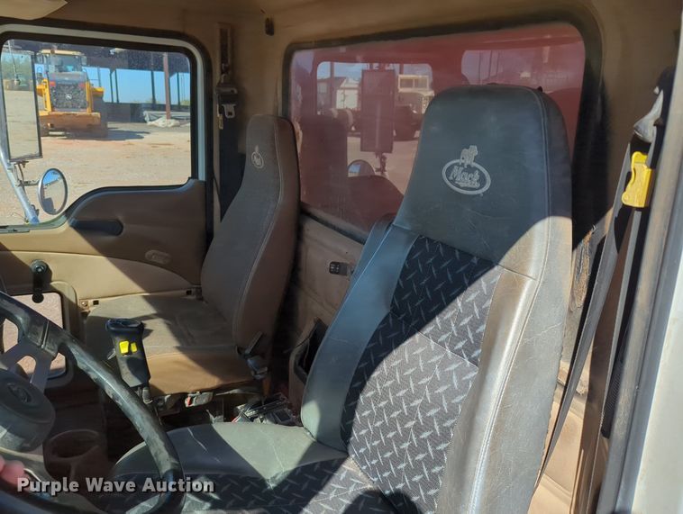 image for item MX9460 2005 Mack CV Granite  dump truck