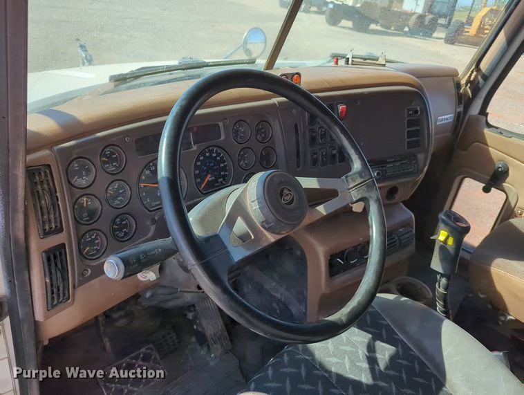 image for item MX9460 2005 Mack CV Granite  dump truck