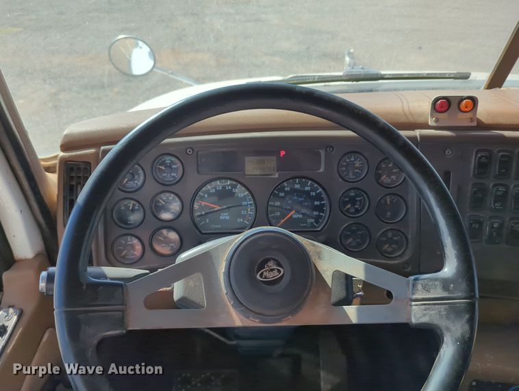 image for item MX9460 2005 Mack CV Granite  dump truck